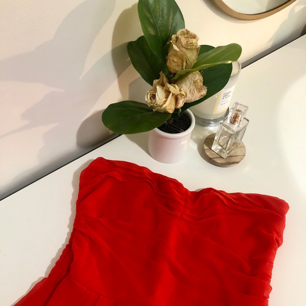Red mid dress